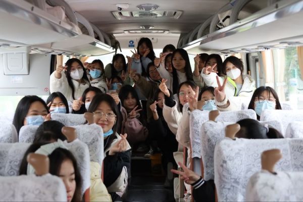 蹇难岂阻拏云路，砥砺尤坚壮志心——德才学校2023届2001班学生赴长沙参加艺考
